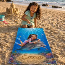 Serviette de plage personnalisée enfant – Sa photo, son prénom, sa merveilleuse aventure avec un dauphin