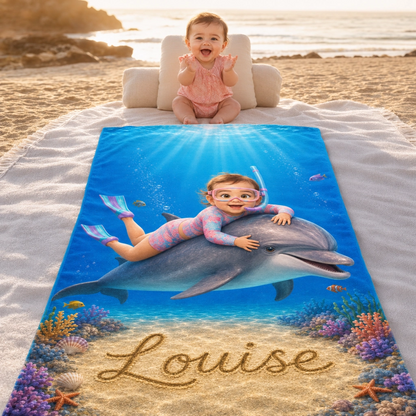 Serviette de plage personnalisée enfant – Sa photo, son prénom, sa merveilleuse aventure avec un dauphin