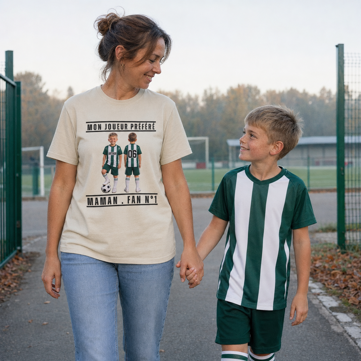 T-shirt Maman de Foot personnalisé – Portrait, prénom et numéro de son enfant