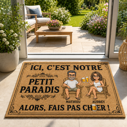 Tapis Personnalisé Couple avec Photo et Prénoms – « Ici, C’est Notre Petit Paradis » – Cadeau Maison Drôle et Original