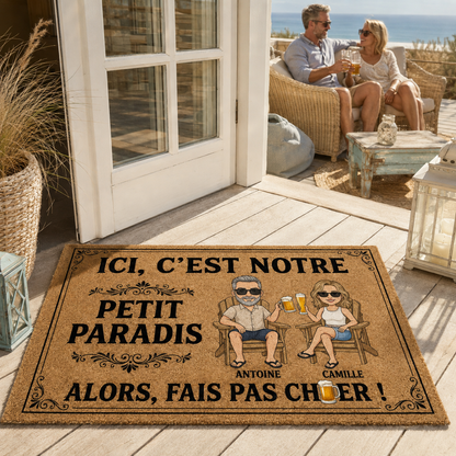 Tapis Personnalisé Couple avec Photo et Prénoms – « Ici, C’est Notre Petit Paradis » – Cadeau Maison Drôle et Original